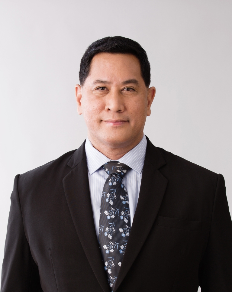 <strong><strong><strong>ว่าที่ร้อยตรีรัฐกร เขียวไพศาล</strong></strong></strong>